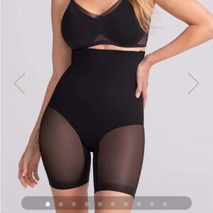 NWT - Honeylove SuperPower Short black